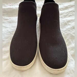 Rothy’s black pull on ankle sneaker, size 9